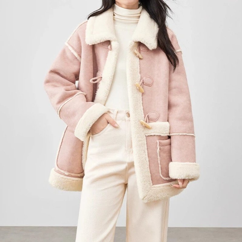 翻领外套2025冬装新款女装宽松款减龄牛角扣保暖拼接短款上衣高级