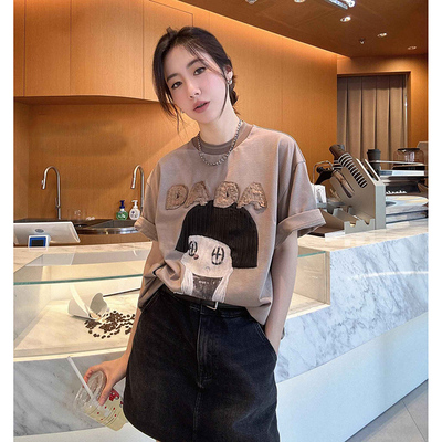2026新款爆款时尚气质宽松显瘦上衣卡通印花棕色正肩短袖t恤女夏