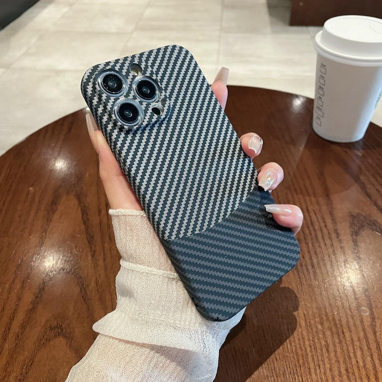 碳纤维纹凯夫拉散热适用苹果17promax手机壳新款iPhone16pro超薄全包镜头防摔13Pro磨砂男15plus散热14磁吸女