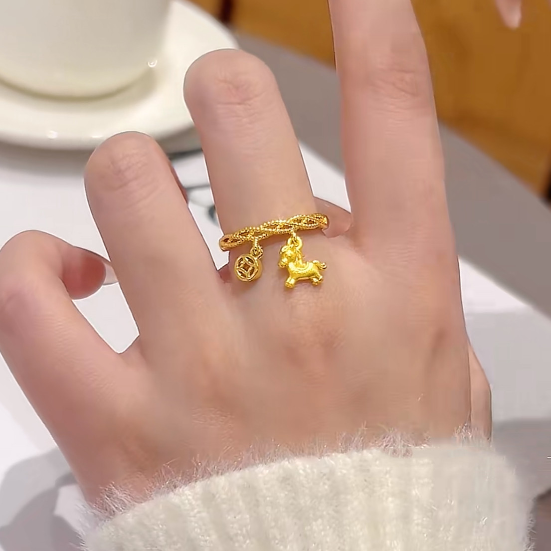 马上有钱灵动戒指女轻奢小众本命年生肖马铜钱转运开口可调节指环