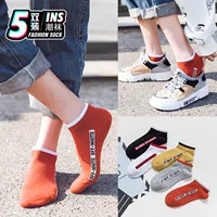 Vớ nữ triều lưới màu đỏ phần siêu lửa cá tính đường phố nông miệng vớ mỏng phần đầu mùa xuân hoang dã ống ngắn vớ nữ - Bít tất nữ vớ gấu