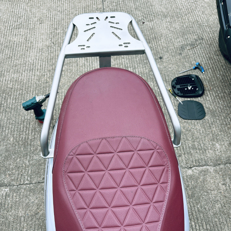 适用三阳飞度4/5后尾架载物架图片