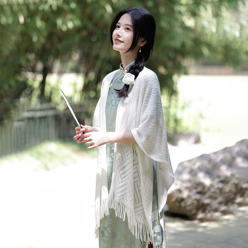 文艺风百搭时尚外搭镂空披风清新米白色保暖斗篷围巾旗袍披肩新款