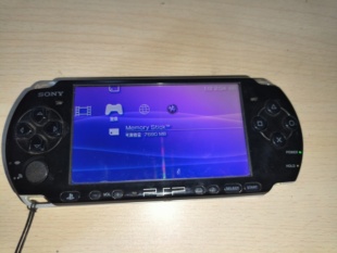 psp3000掌上游戏机黑色装 满游戏怀旧掌机