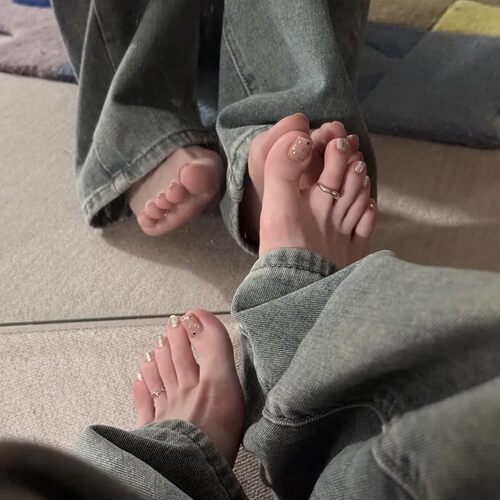 2026新款夏天镶钻穿戴甲脚指甲贴片纯欲风脚趾甲成品短款网红爆闪