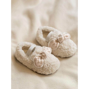 韩国Uamtor女宝宝鞋子2025新款冬季软底加厚保暖羊羔毛婴儿学步鞋