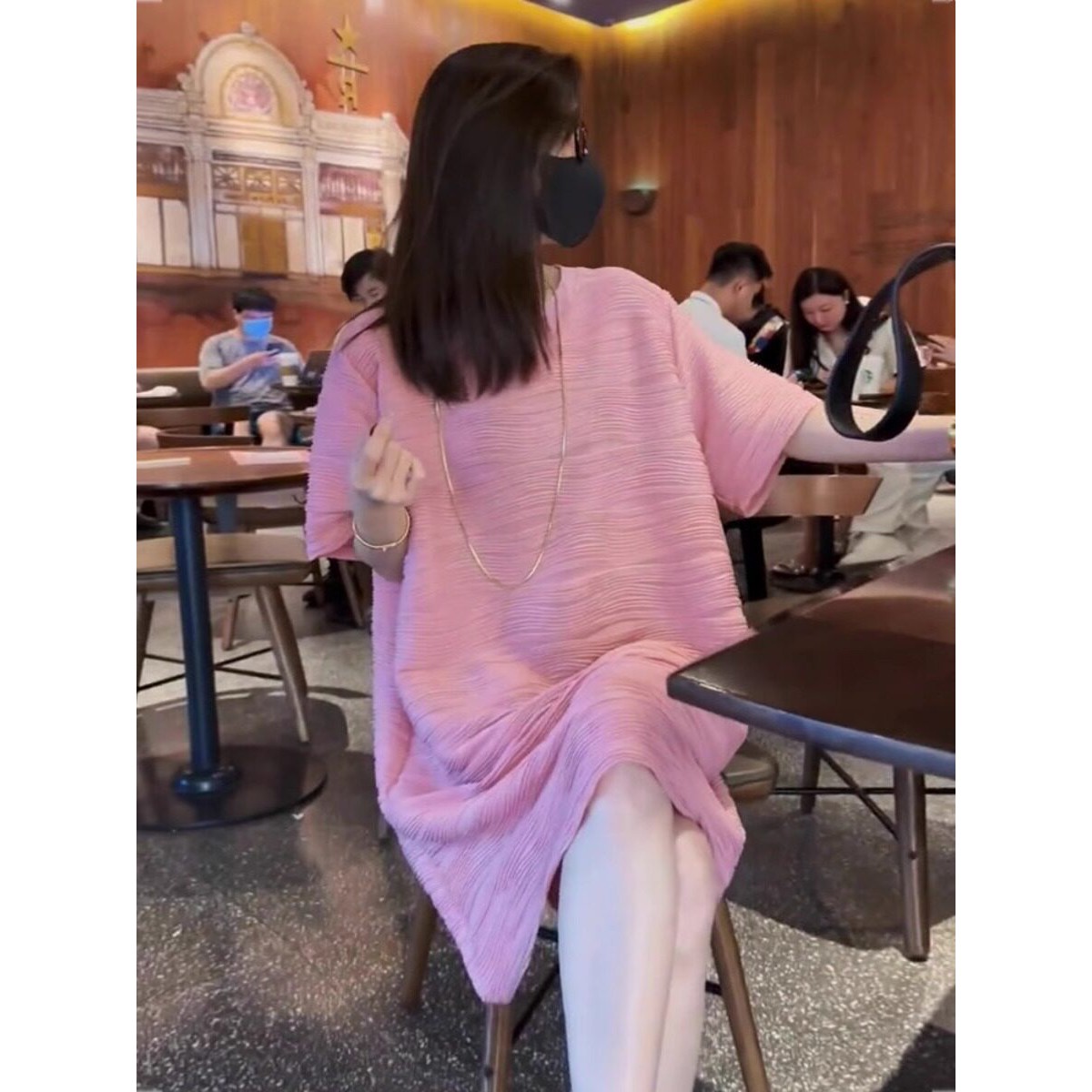 欧洲站夏季新款法式轻奢名媛气质时髦减龄宽松遮肉显瘦粉色洋装