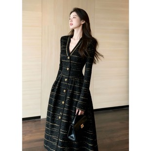 秋季巨好看富家千金miu系黑色小香风气质v领连衣裙女2025年新款