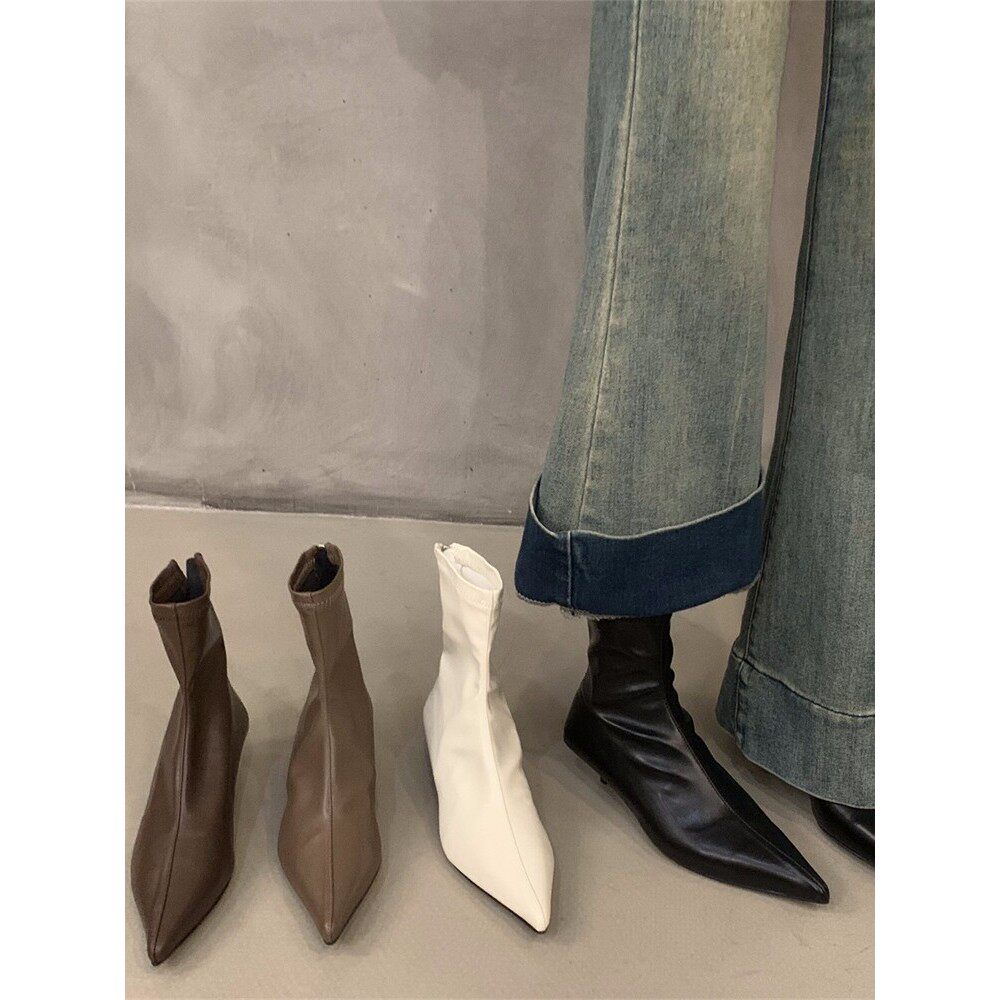 采购产品香港小短踝靴，优雅的小细跟高跟靴，尖头短靴，女鞋，20