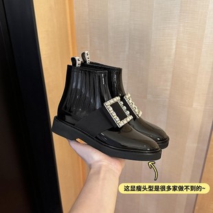 24年新升及~水钻漆皮RV方扣短靴女低跟金属扣马丁靴及踝靴厚底