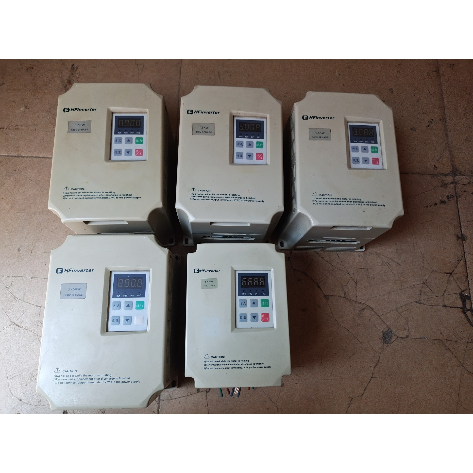 F1500-G0015S2B一个,1.5KW/220V一个,