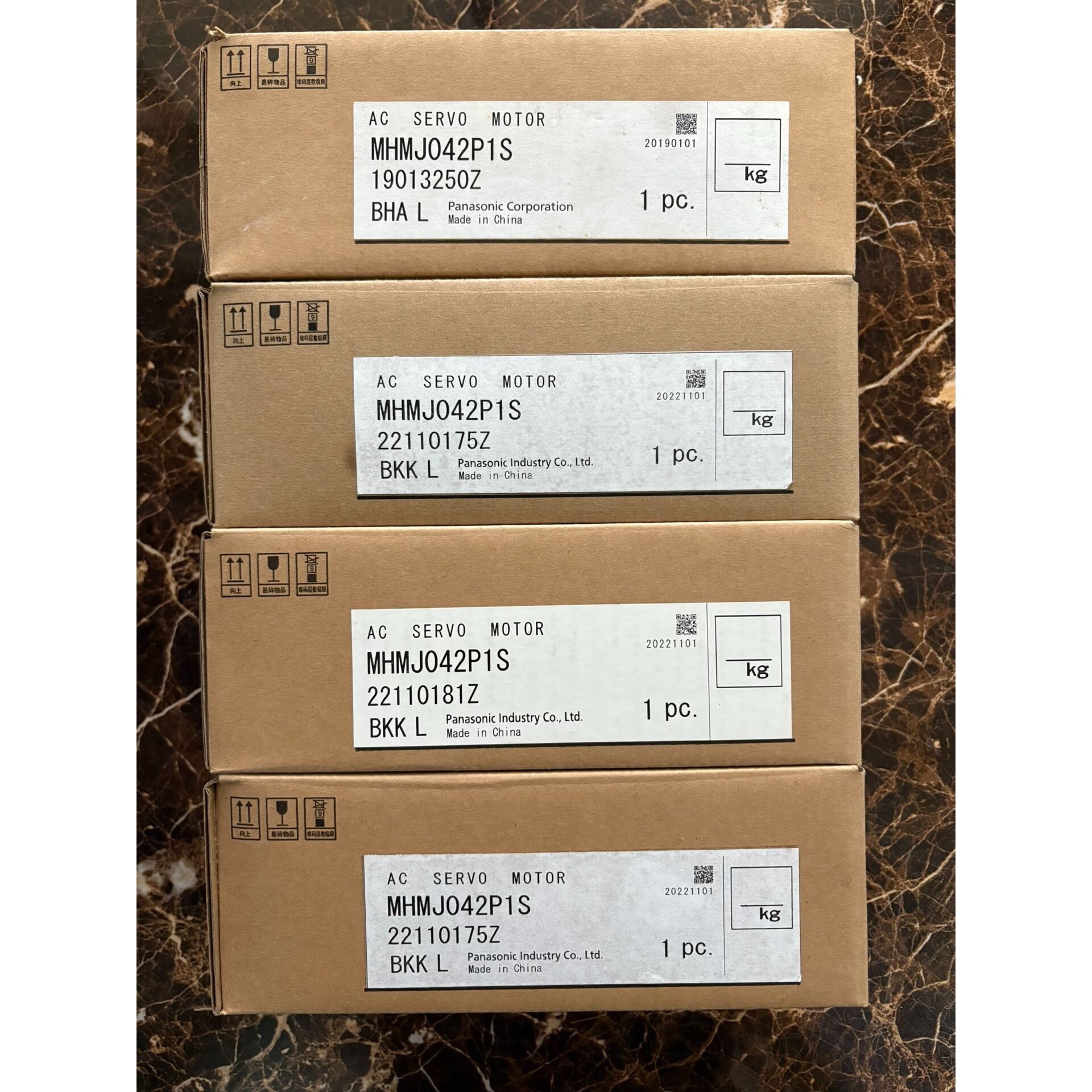 A4 MHMJ042P1S 400W伺服电机