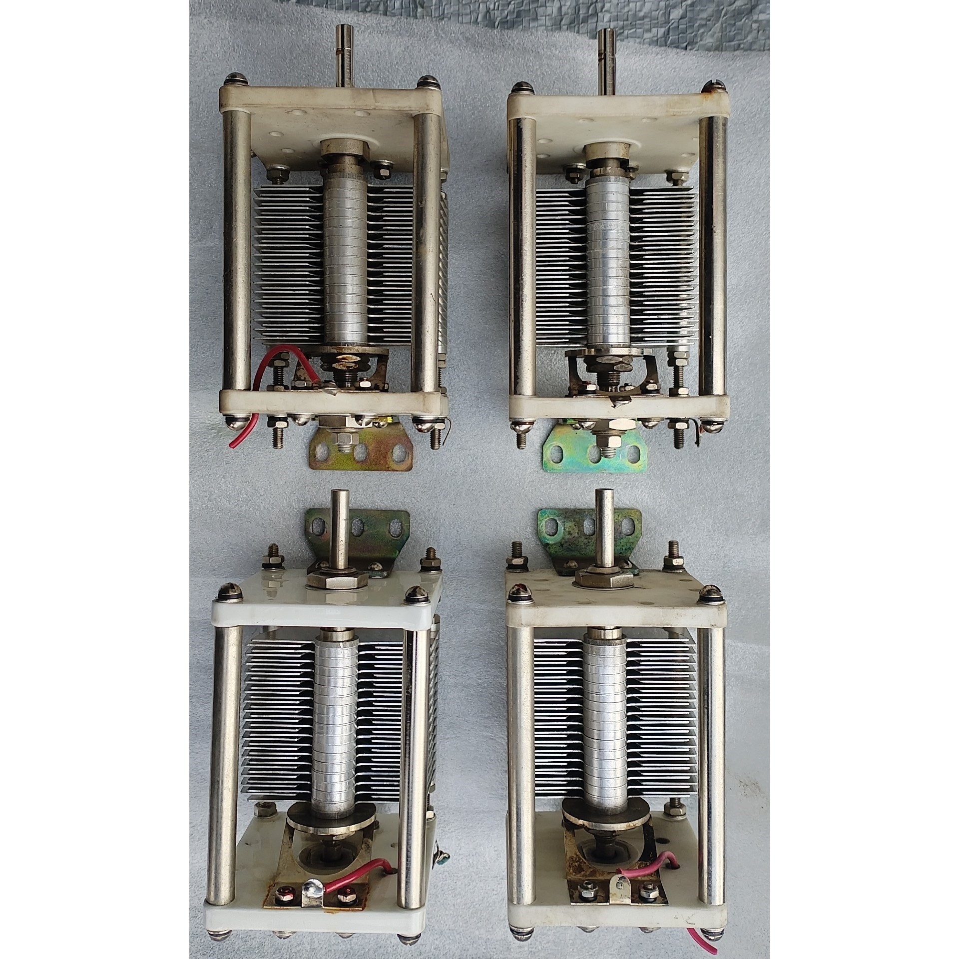空气可变电容器,4个,实物拍摄,成色如图,功能正常,尺寸约9