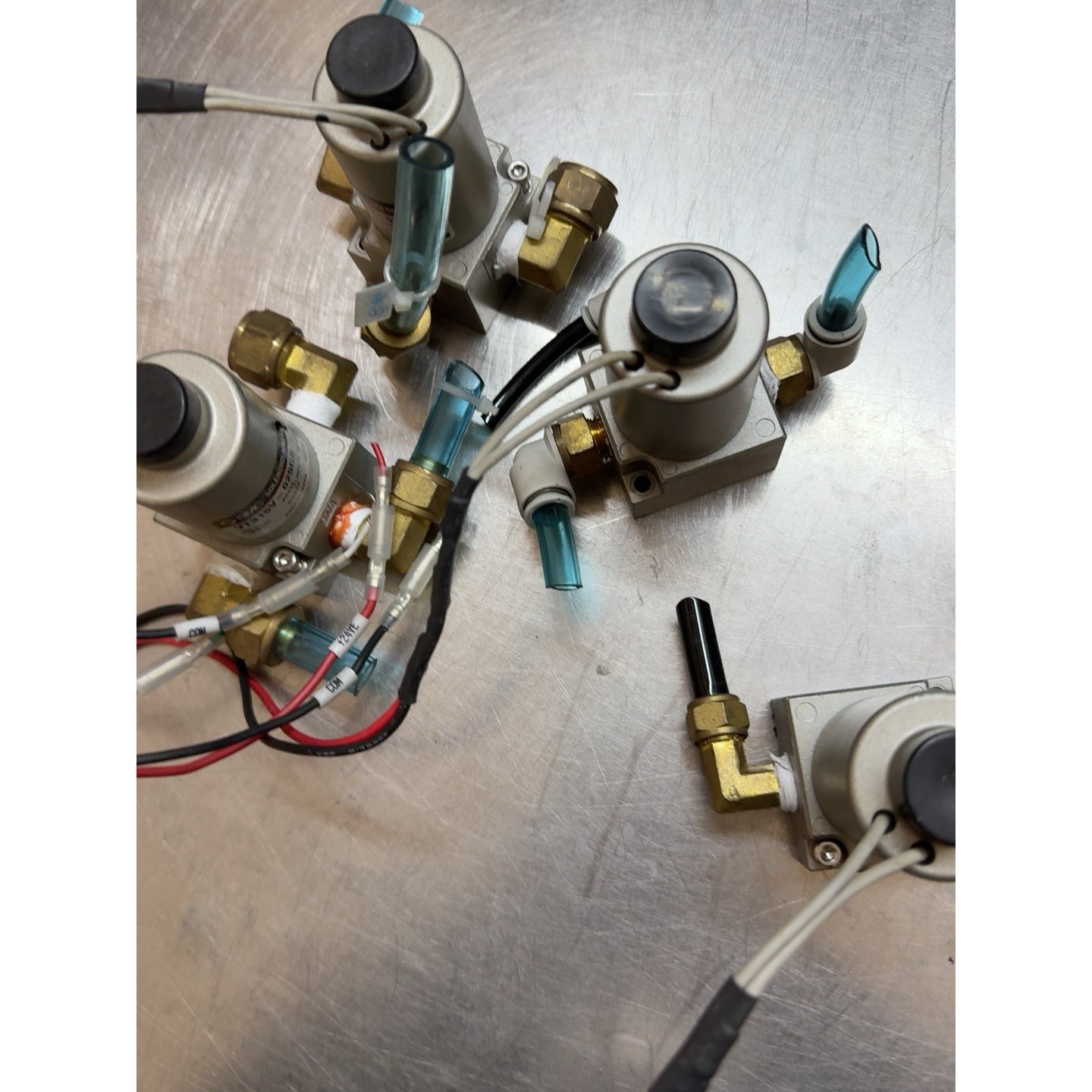 原装电磁阀,型号是VT315V-025GS,适用于多种