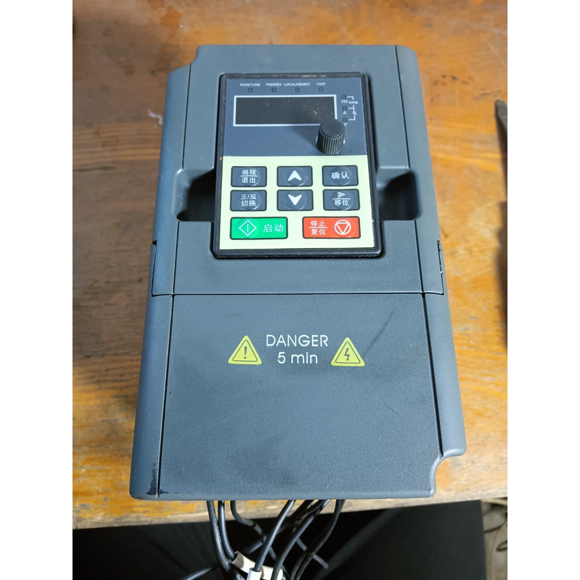 沃康松变频器0.75kW220V M200R7G1   拆机