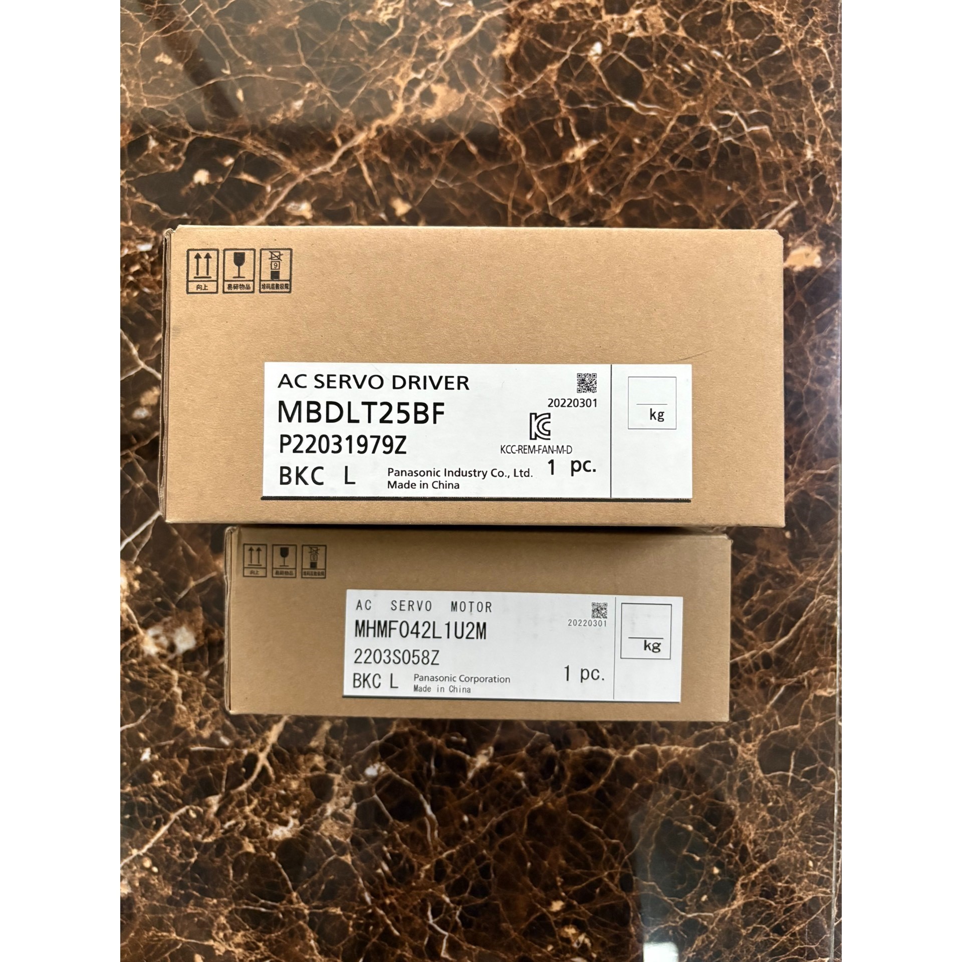 A6 MBDLT25BF+MHMF042L1U2M