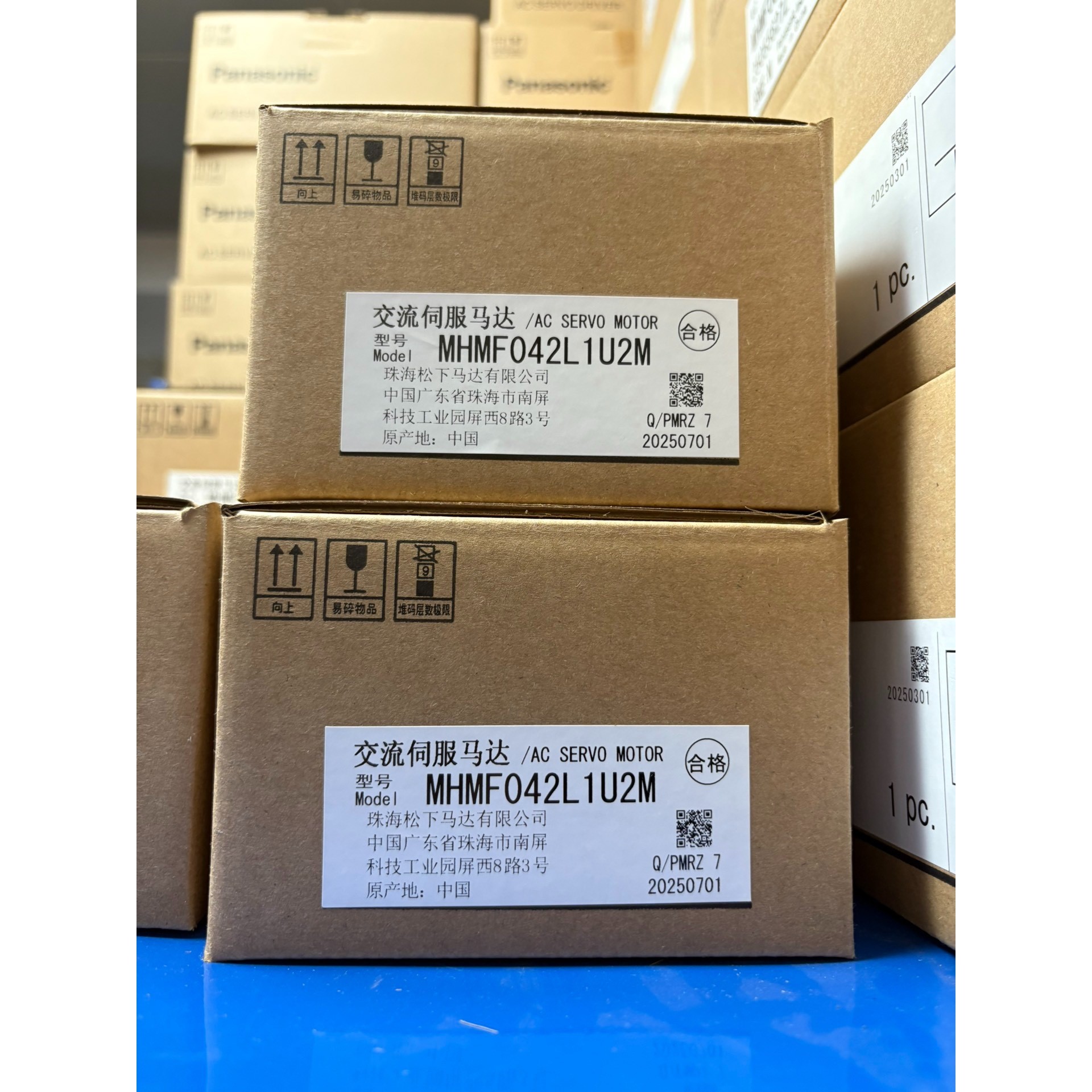 A6 MHMF042L1U2M/MSMF042L1U