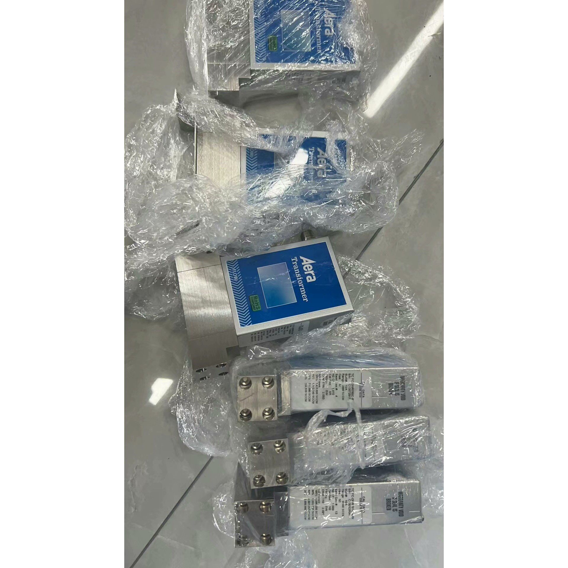 流量计,Aera  H2  200sccm的两个,Ar2oo