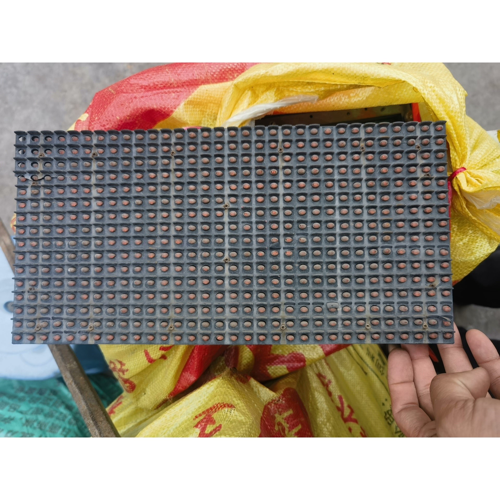 P10(1R)-V701B-3灯板,灯珠是金丝的,一张0.7