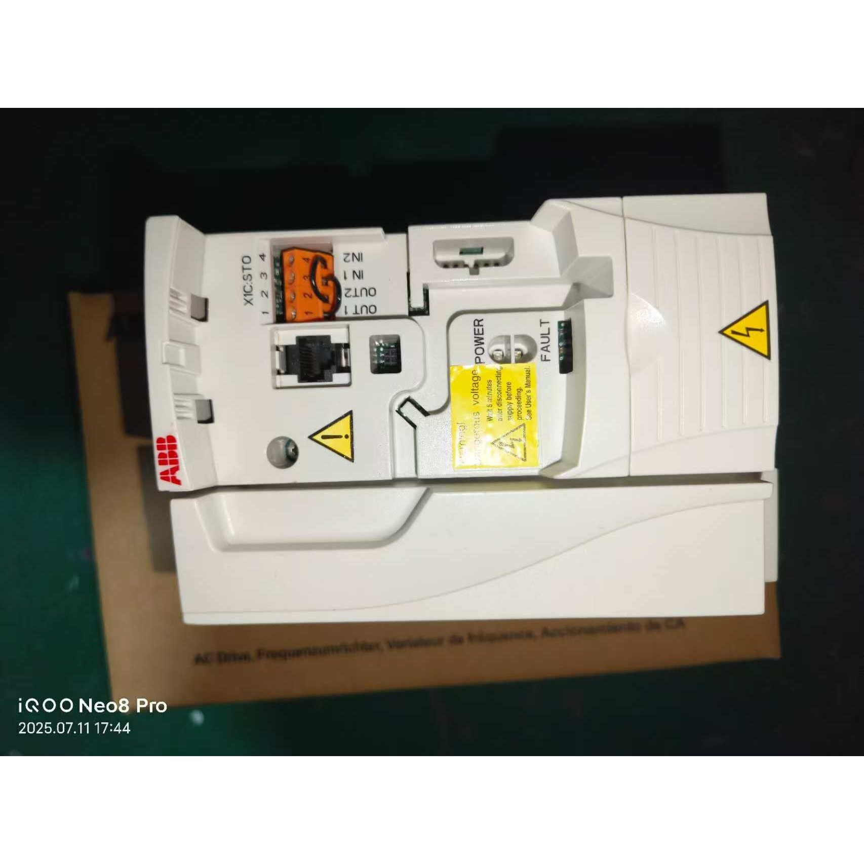 变频器ACS355-03U-09A8-2,2.2KW功