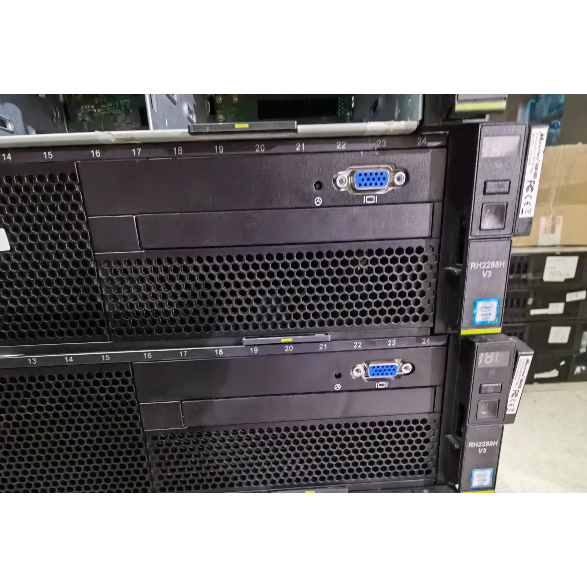 RH2288 V3 2.5寸8盘位,带直通卡, 准系统不