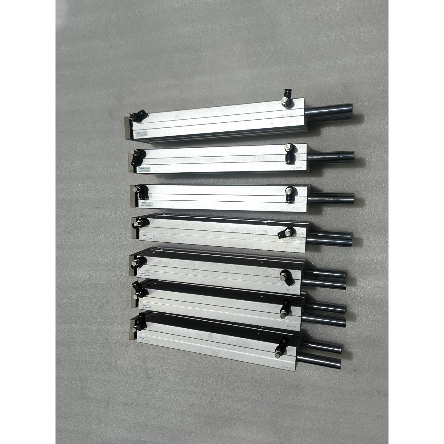 三轴气缸TCM25X250S,