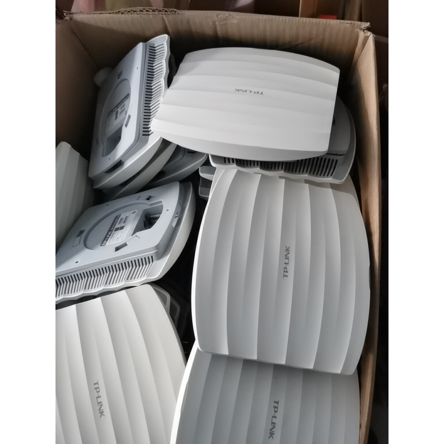 TP LINK AP301C无线AP工程装过回来没用拆下来了