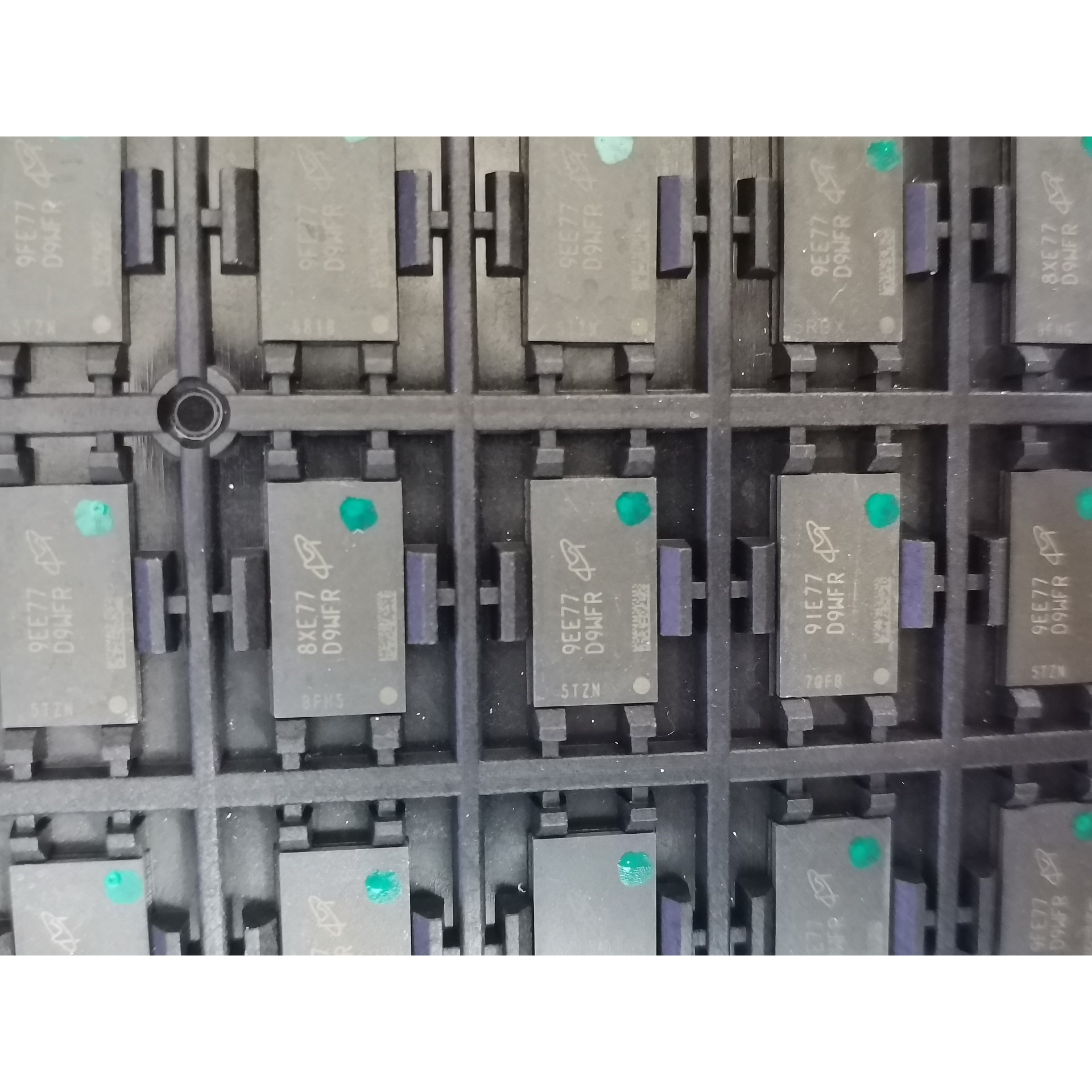 出472个美光MT40A1G16KNR-075:E/D9WF