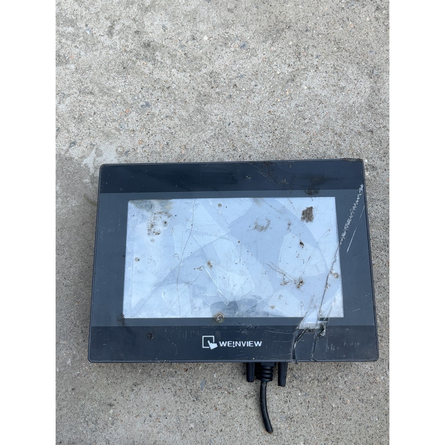 TK6070iP 1WV 威纶触摸屏 实拍 前面触摸板碎 主