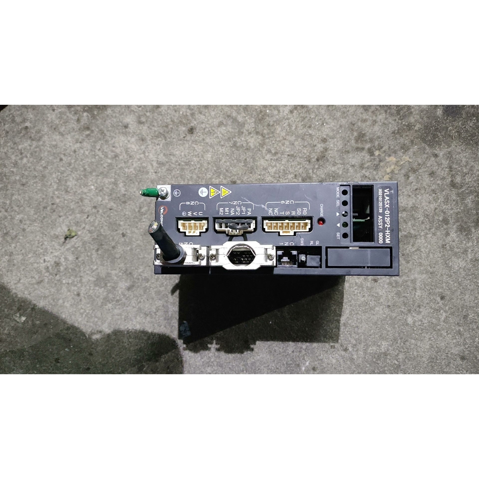 东荣伺服电机驱动器VLASX-012P2-HXM,成色如图