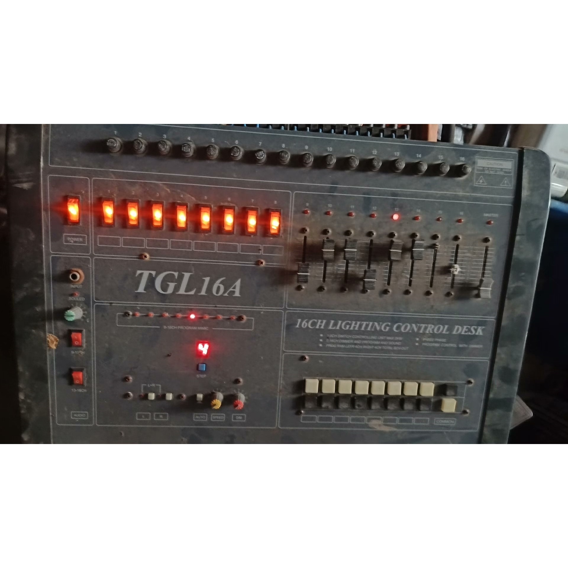 星宇TGL16A专业调光台,16路独立调光,带8路开关输出,