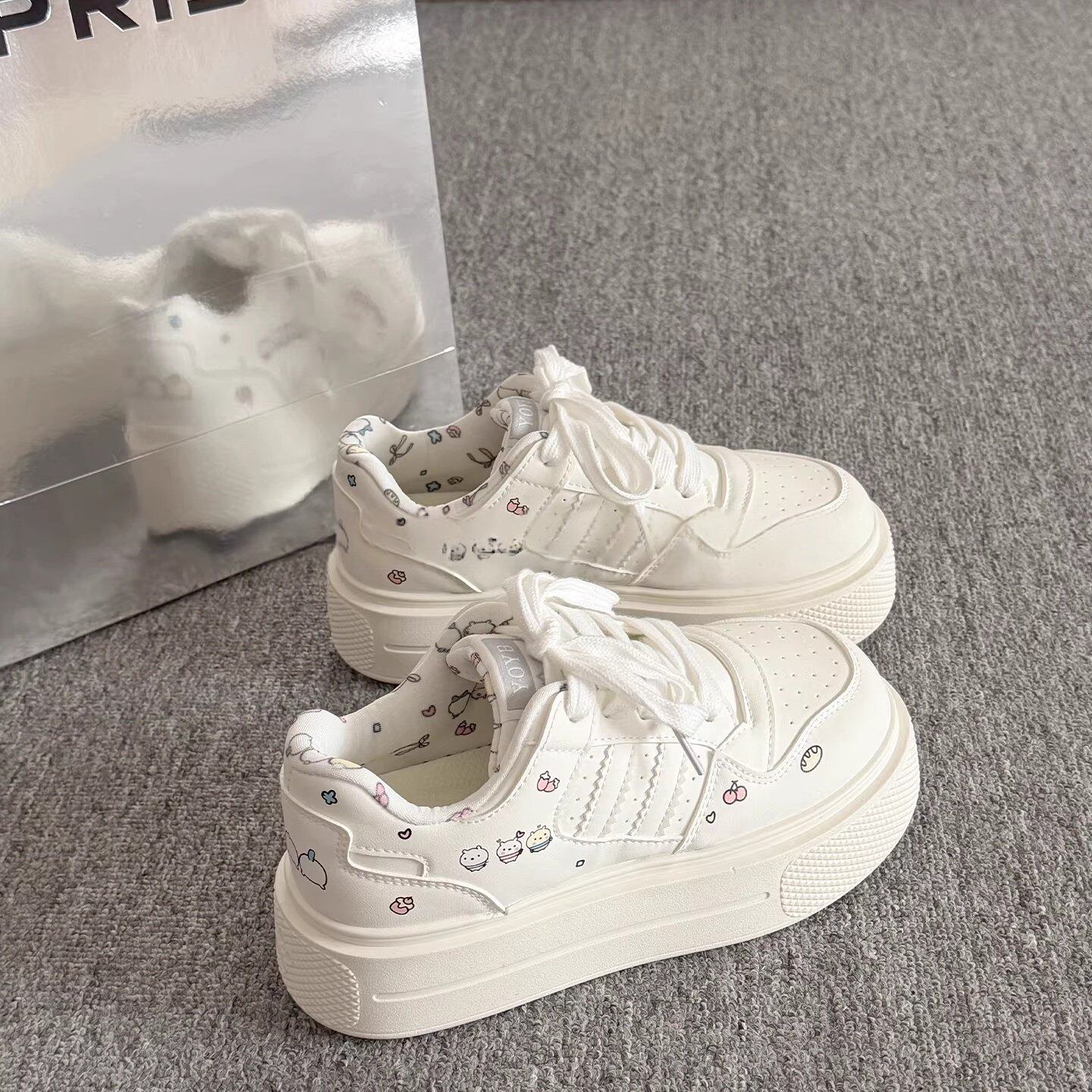 英国DHWA 厚底小白鞋女2026春秋新款板鞋ins潮时尚百搭小众面包鞋