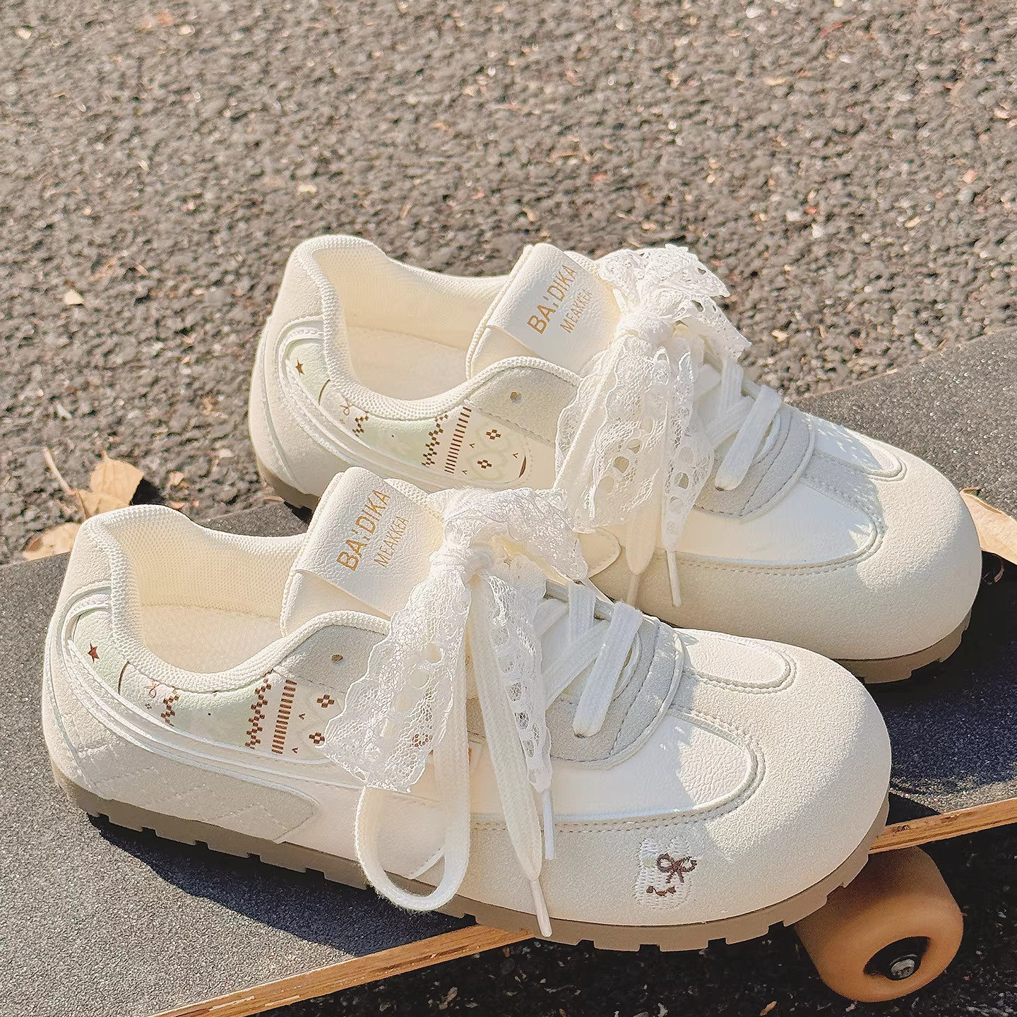 英国DHWA德训鞋女2026春秋新款百搭小白鞋配裙子的鞋小众休闲板鞋