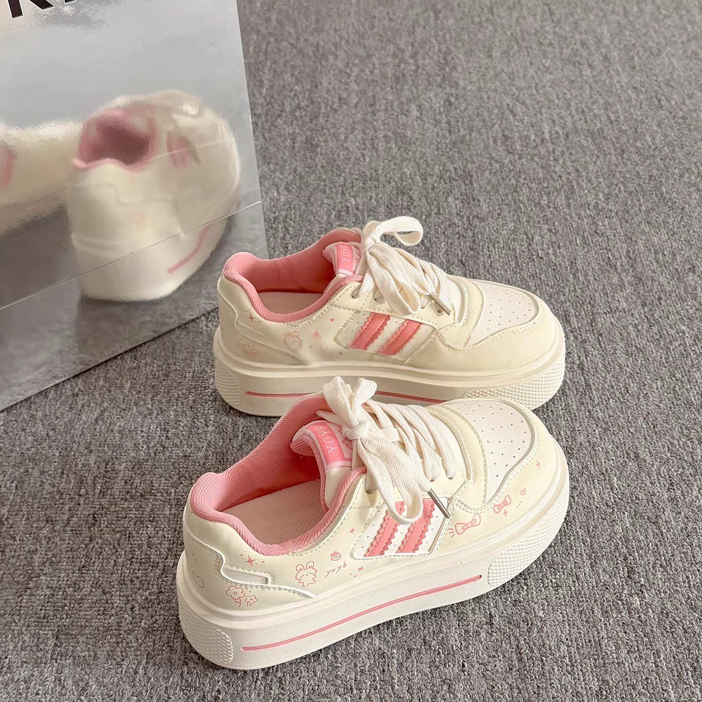 英国DHWA 厚底板鞋女2026春秋新款小白鞋ins潮时尚百搭小众面包鞋