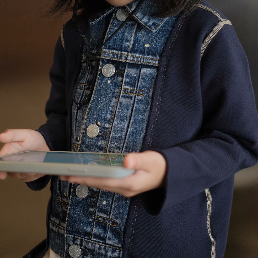 Tomokids 假2件洗水牛仔夹克拼卫衣开衫