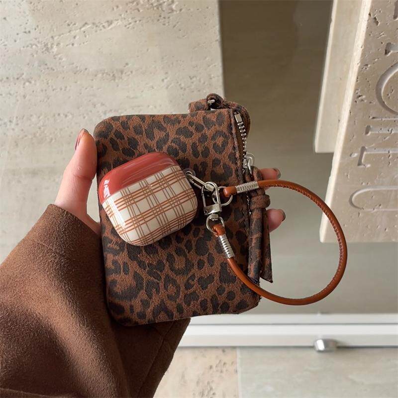 秋冬ins小众复古氛围感简约棕色格纹皮质挂绳pro2适用airpods1/2代苹果pro3无线蓝牙耳机套新4代保护套防摔女