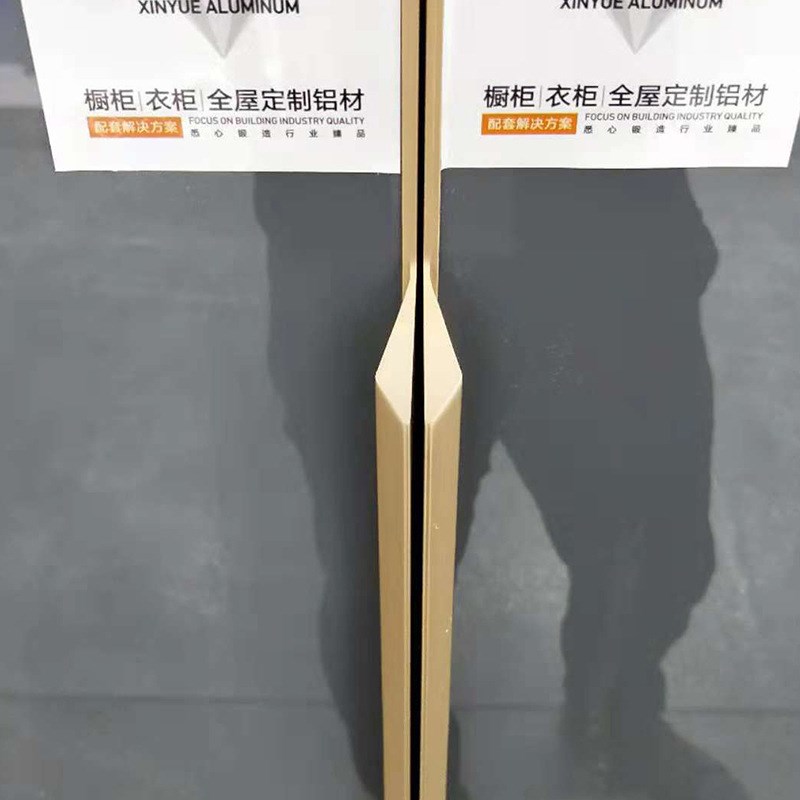 现代简约通体封边衣柜门拉手拇指加长款嵌入通顶柜子隐形门缝把手