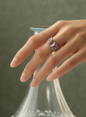 【宋昕冉&段艺璇同款】Riotlily/艾特里里雾都清晨石英镂空戒指