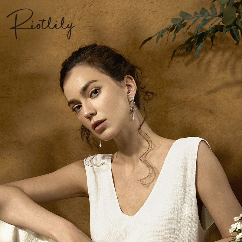 Riotlily/艾特里里雏菊绽放系列耳环浪漫花朵蜜蜂长钉坠