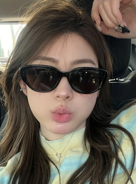 墨镜旅游拍照女太阳眼镜2025新款欧美复古小框猫眼方圆脸高级感男