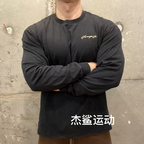 现货YLA高性价比草写字母logo男运动健身休闲水洗弹性棉圆领长袖