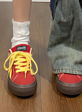 鮀品板鞋女2025秋冬新款小众复古红色休闲鞋子百搭运动厚底面包鞋