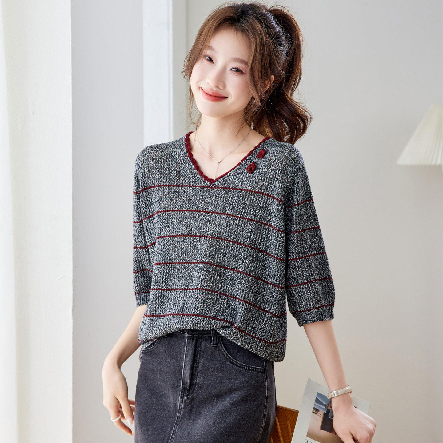 v领冰丝短袖t恤女夏薄款针织衫小个子短洋气减龄条纹打底中袖上衣