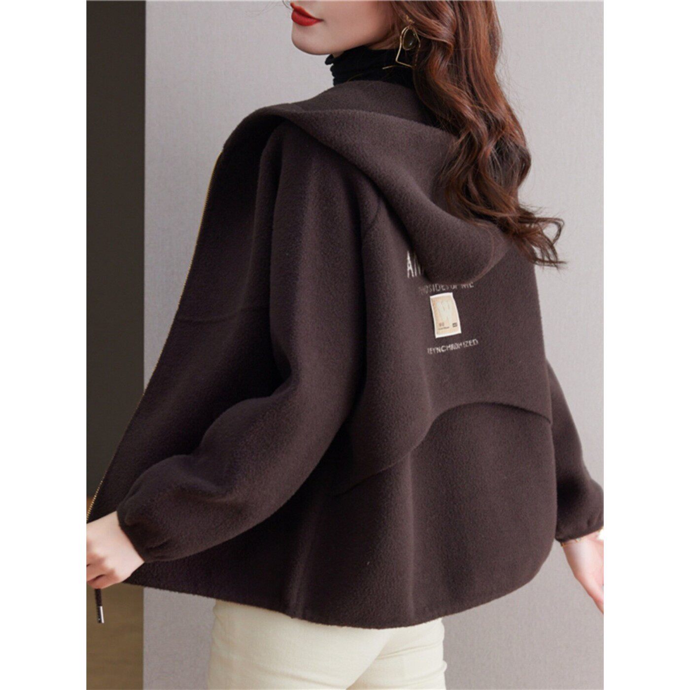 咖色连帽外套女2025秋冬加厚拉炼开衫短款大码夹克毛呢卫衣女妈妈