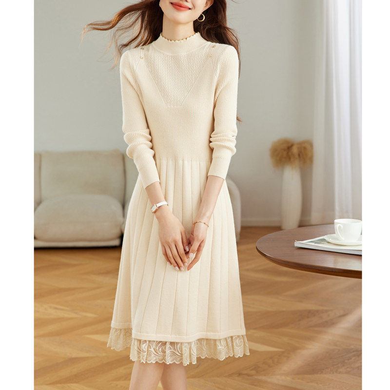 2025新款米白色毛衣裙女秋冬中长款内搭配大衣打底蕾丝针织连衣裙