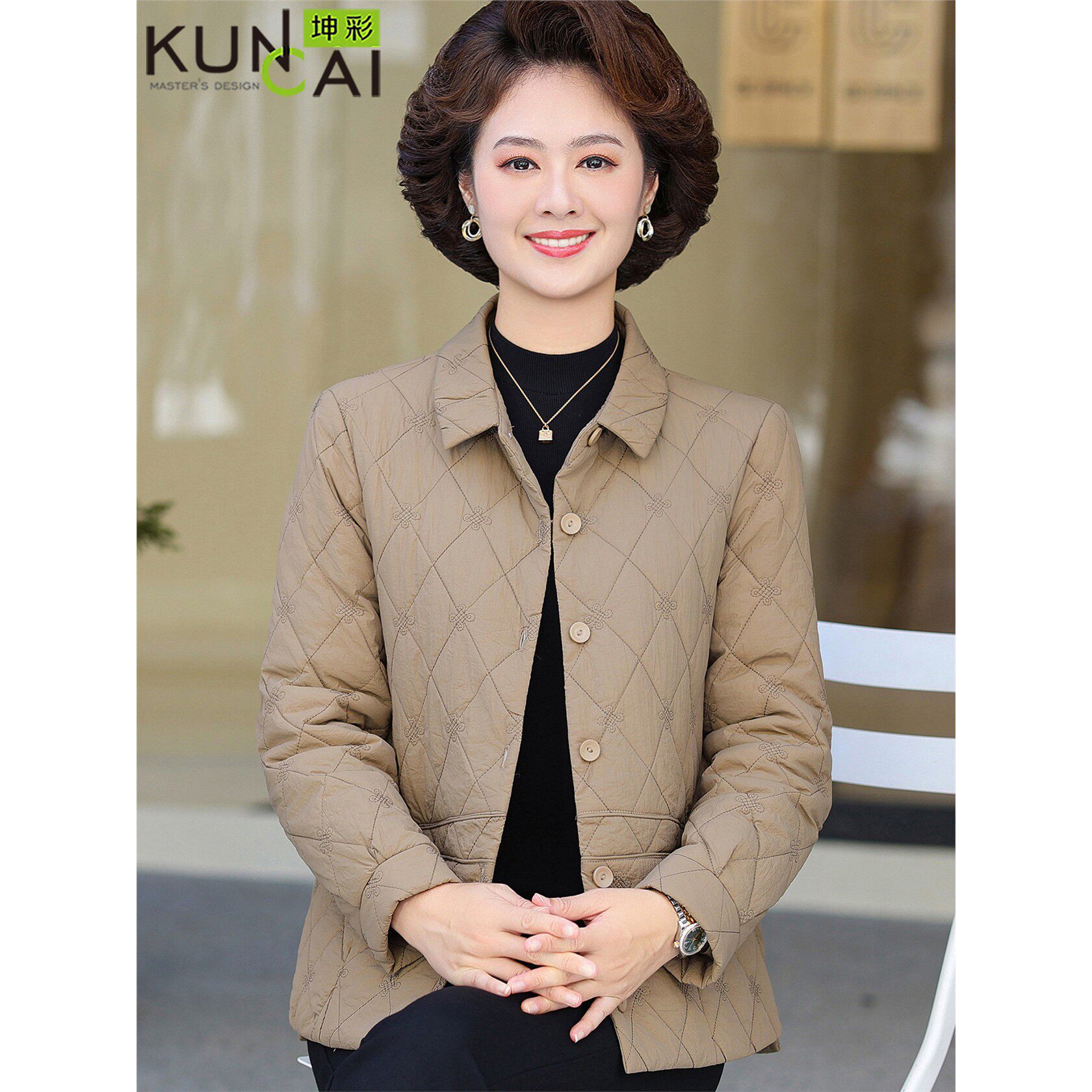 新款妈妈秋冬短款外套轻薄保暖棉服中年女洋气春秋中老年大码棉袄