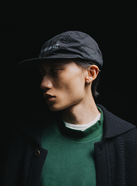 MUNDANE (MDE) 经典运动休闲纯棉透气平檐黑色LOGO五片帽