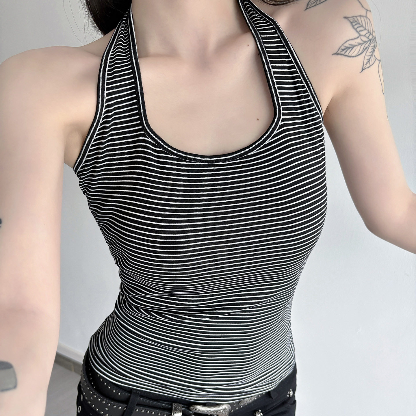 欧美甜辣风挂脖u领无袖吊带背心女2025夏季条纹修身显瘦上衣潮