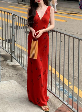 蔷薇 红色v领吊带连衣裙女夏收腰包臀度假裙长款热卖法式潮流品牌
