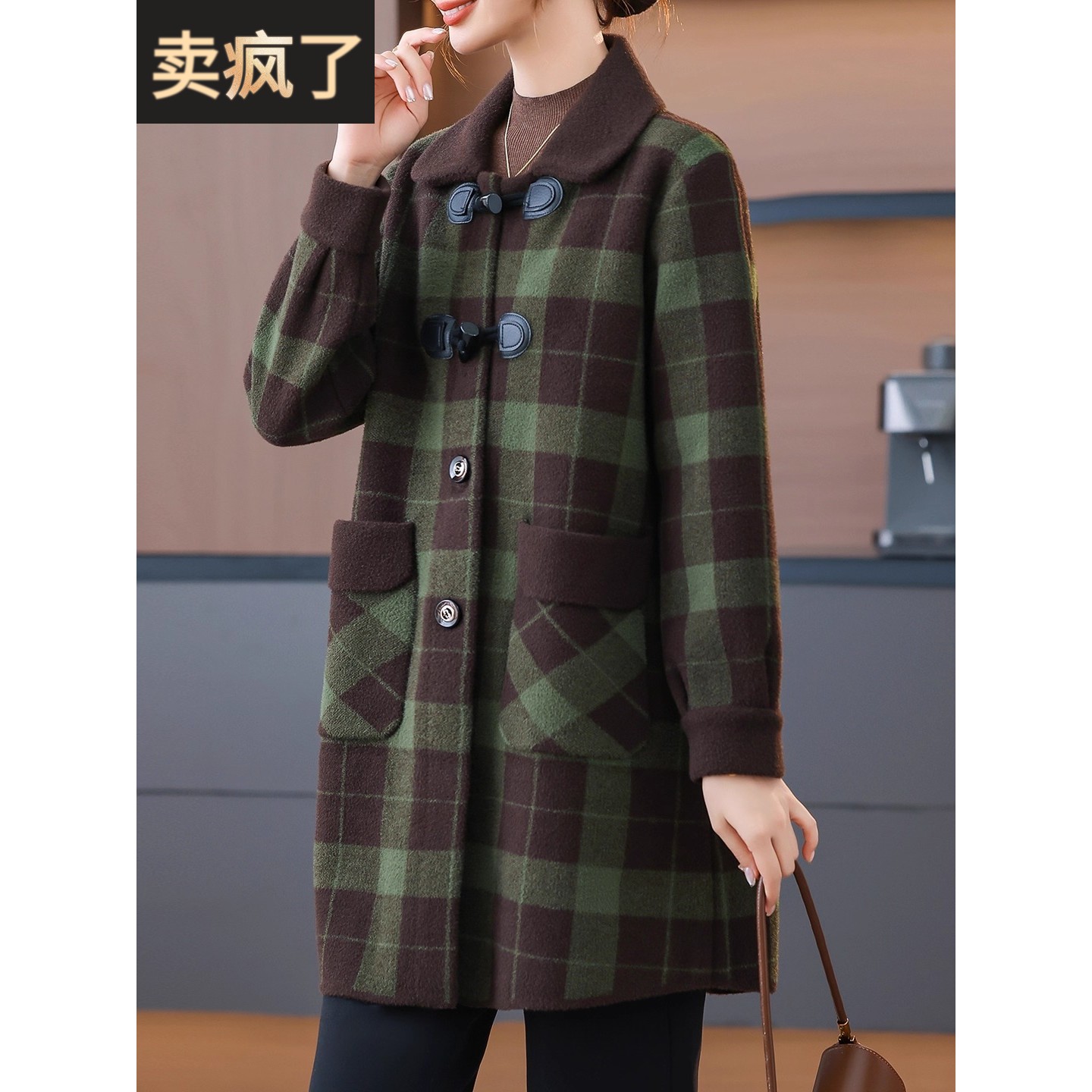 中老年人女格子大衣秋冬装中长款大码风衣妈妈新款洋气毛呢厚外套